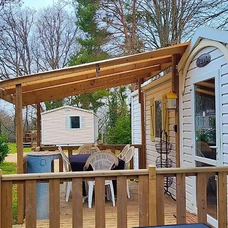 Camping Marvilla Parks -Parc Des Roches 91530 Saint-Cheron Exterior photo