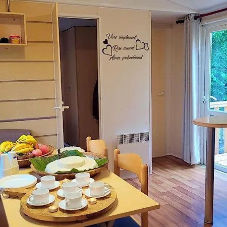 Camping Marvilla Parks -Parc Des Roches 91530 Saint-Cheron Exterior photo