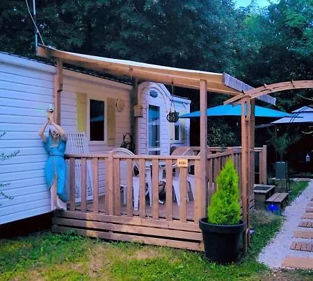 Camping Marvilla Parks -Parc Des Roches 91530 Saint-Cheron Exterior photo